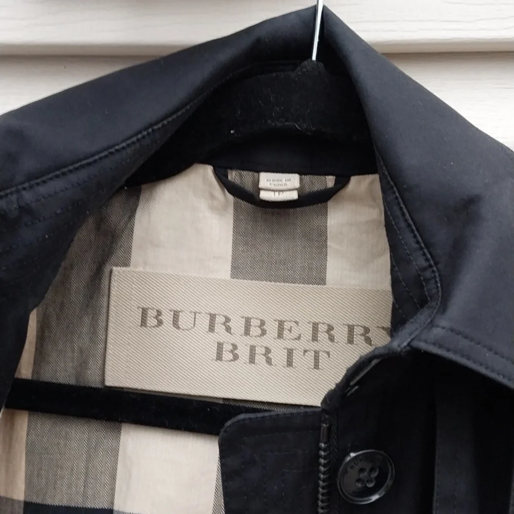 Burberry Black Trench Coat with Check Lining - Picture 8 of 14
